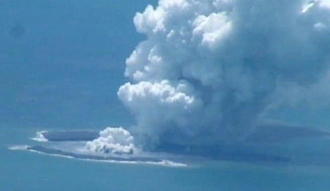Spaventosa eruzione del Fukutoku-Okanoba, nasce una nuova isola