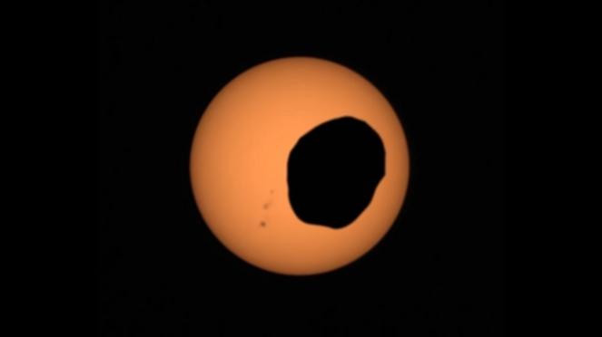 Spettacolare eclissi di Sole su Marte