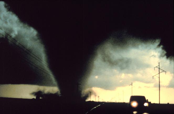 Stati Uniti, molti stati spazzati da devastanti tornado almeno due le vittime 