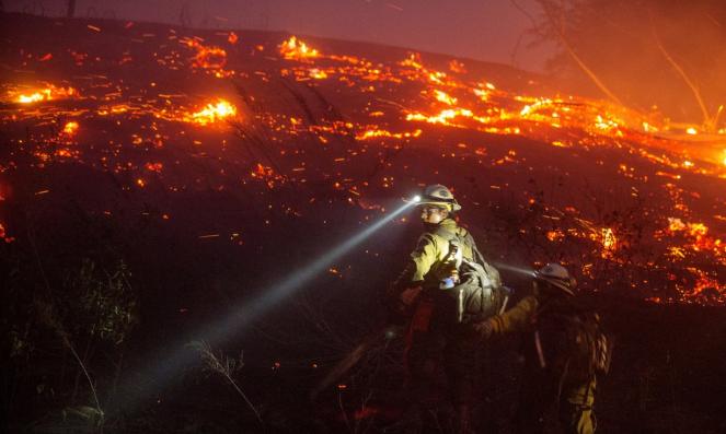 Stato di Washington, incendi di vaste proporzioni distruggono case e mettono in fuga centinaia di persone