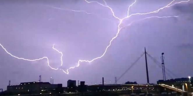 Tempesta di fulmini nella notte a Odense - Danimarca