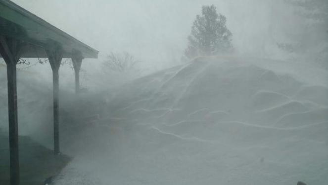 Tempesta di neve a Friona (Texas). Foto di Mack Morris via Twitter.