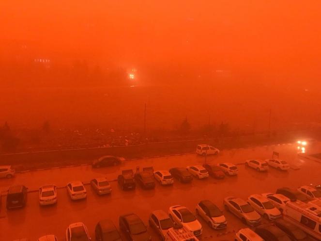 Tempesta di sabbia rossa sulla Turchia, sembra di essere su Marte