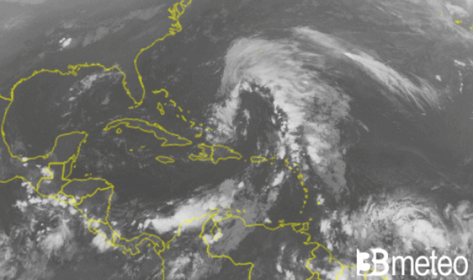 Cronaca Meteo USA: tempesta subtropicale Nicole in rotta verso la Florida, allerta a Miami