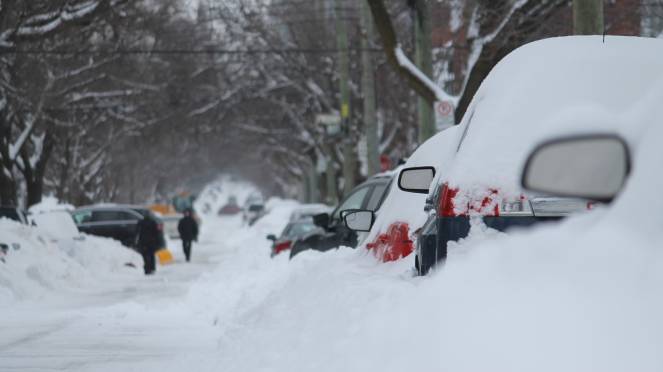 Tempeste di neve e Blizzard paralizzano gli Stati Uniti centro settentrionali