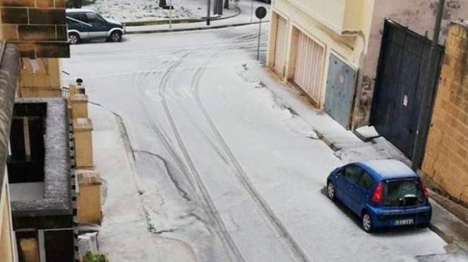 tempeste di vento, mareggiate e neve colpiscono Malta (fonte immagine bay.com.mt)