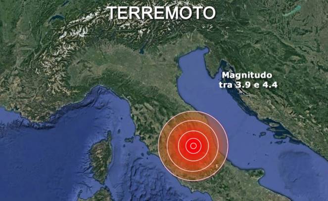 Terremoto, forte scossa nel Centro Italia, epicentro tra Marche e Abruzzo