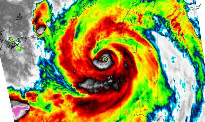 Cronaca meteo mondo - Tifone Doksuri semina morte e distruzione nelle Filippine e si dirige verso la Cina. Foto e video