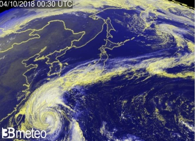 Tifone Kon-Rey viaggia verso Giappone e Corea