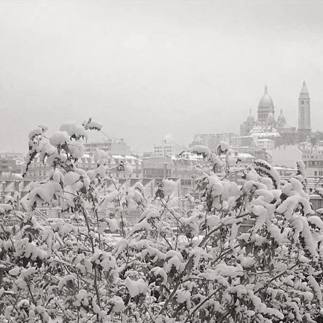 Torna la neve a Parigi, abbondante nevicata in mattinata con diversi centimetri
