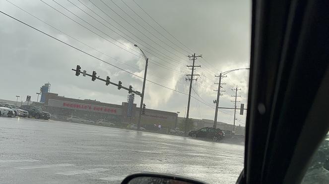 Tornado a Chicago (Fonte immagine: @SquidWX via Twitter)