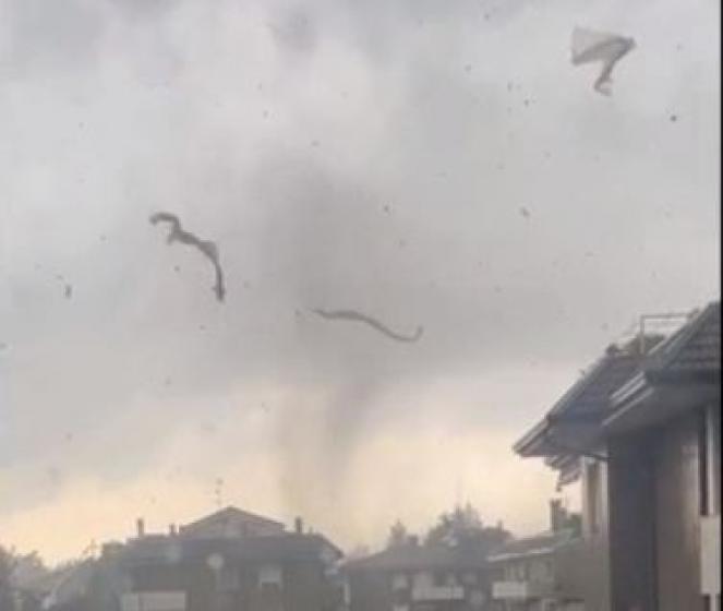 Cronaca meteo: due tornado a nord di Milano, danni; violenti temporali anche tra Monza-Brianza, Lecco - VIDEO