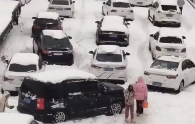 Traffico in tilt in Cina a causa di neve e ghiaccio