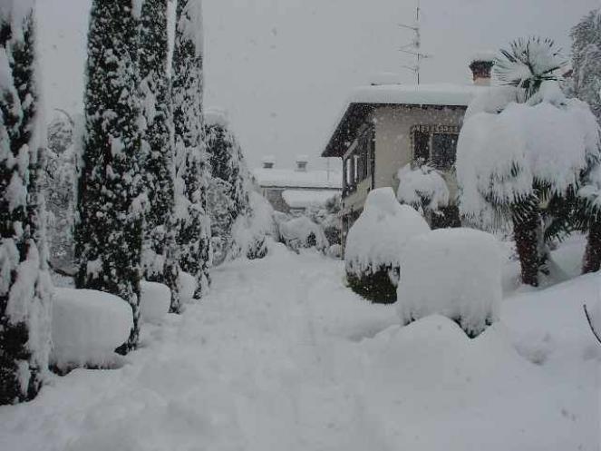 Tremezzo (CO) sepolta da 70 cm di neve (fonte CML)