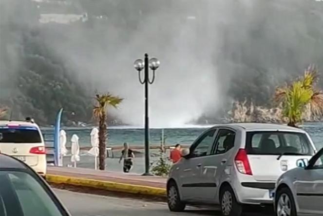 Tromba marina (tornado) colpisce l'isola di Corfù in Grecia