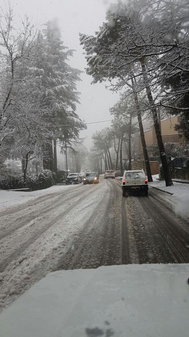Un'improvvisa forte nevicata a Benevento ha mandato in tilt la circolazione stradale