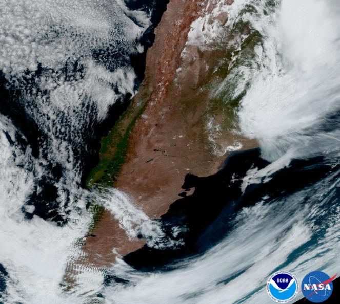 Una nitida immagine dell'Argentina con evidenti tempeste nel Nord Est del Paese. Foto NASA/Noaa