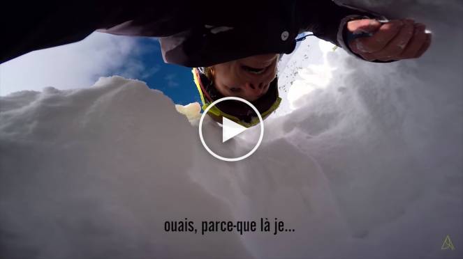 Uno sciatore esperto viene travolto da una valanga, la sua videocamera riprende tutto fino al suo salvataggio
