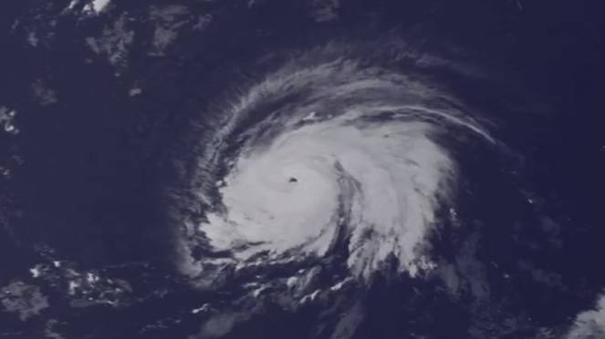 Uragano Lorenzo in Atlantico orientale