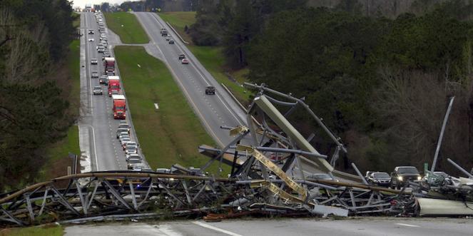 Usa, violenti tornado colpiscono l'Alabama, 23 vittime ed enormi danni