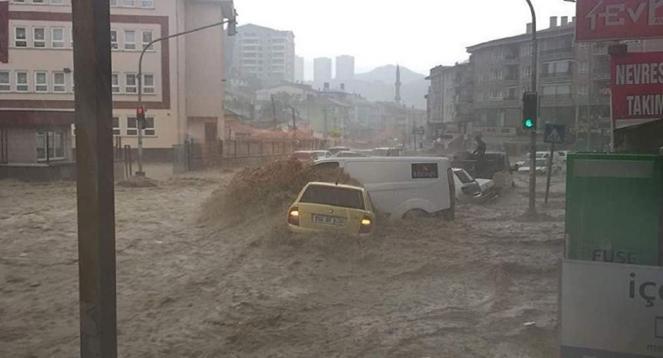 Violenta alluvione colpisce Ankara in Turchia, almeno 3 le vittime (severe weather turkey)