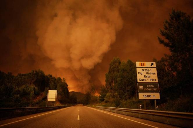 Violento incendio sul Portogallo centrale