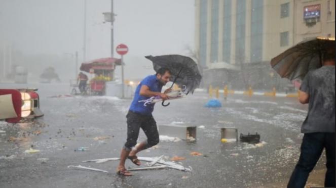 violento temporale a Istanbul: danni e disagi