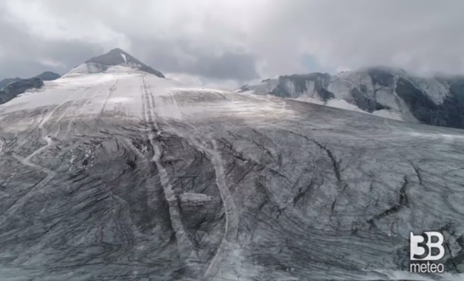 Volo del Drone su ghiacciaio dello Stelvio