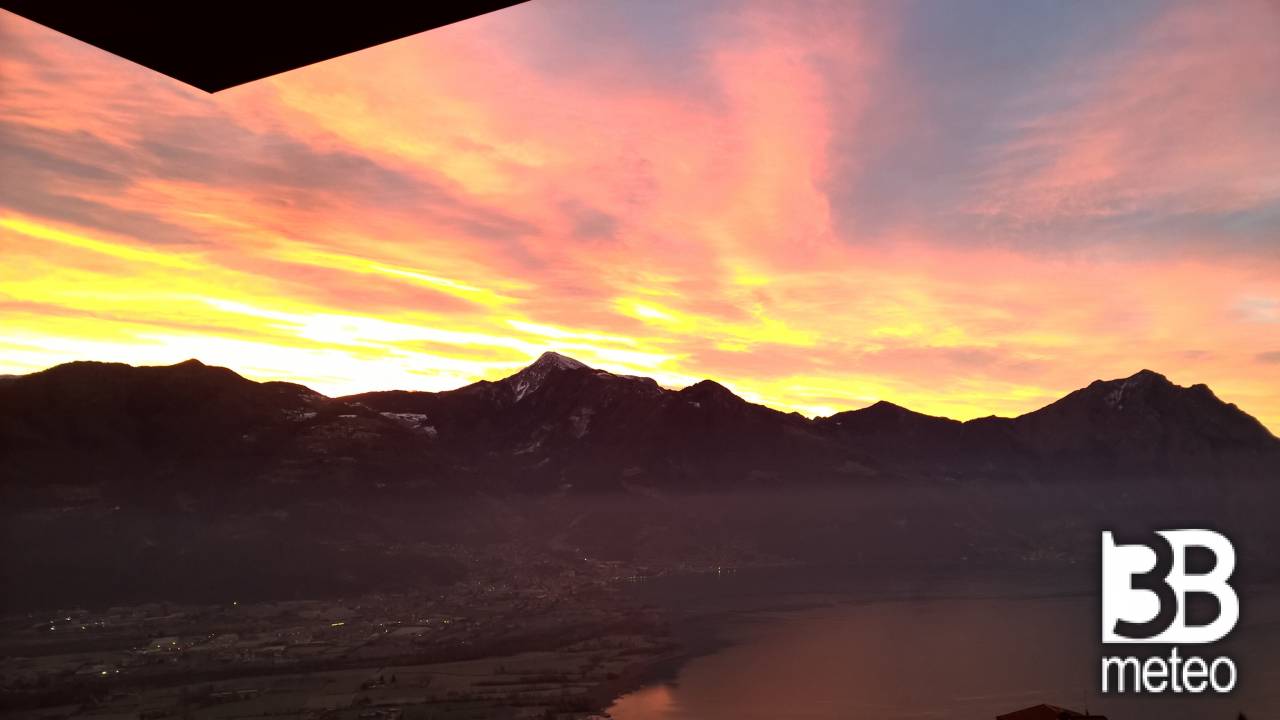 Foto Meteo Alba Dal Lago D iseo 3B Meteo foto-meteo-alba-dal-lago-d-iseo-3b-meteo
