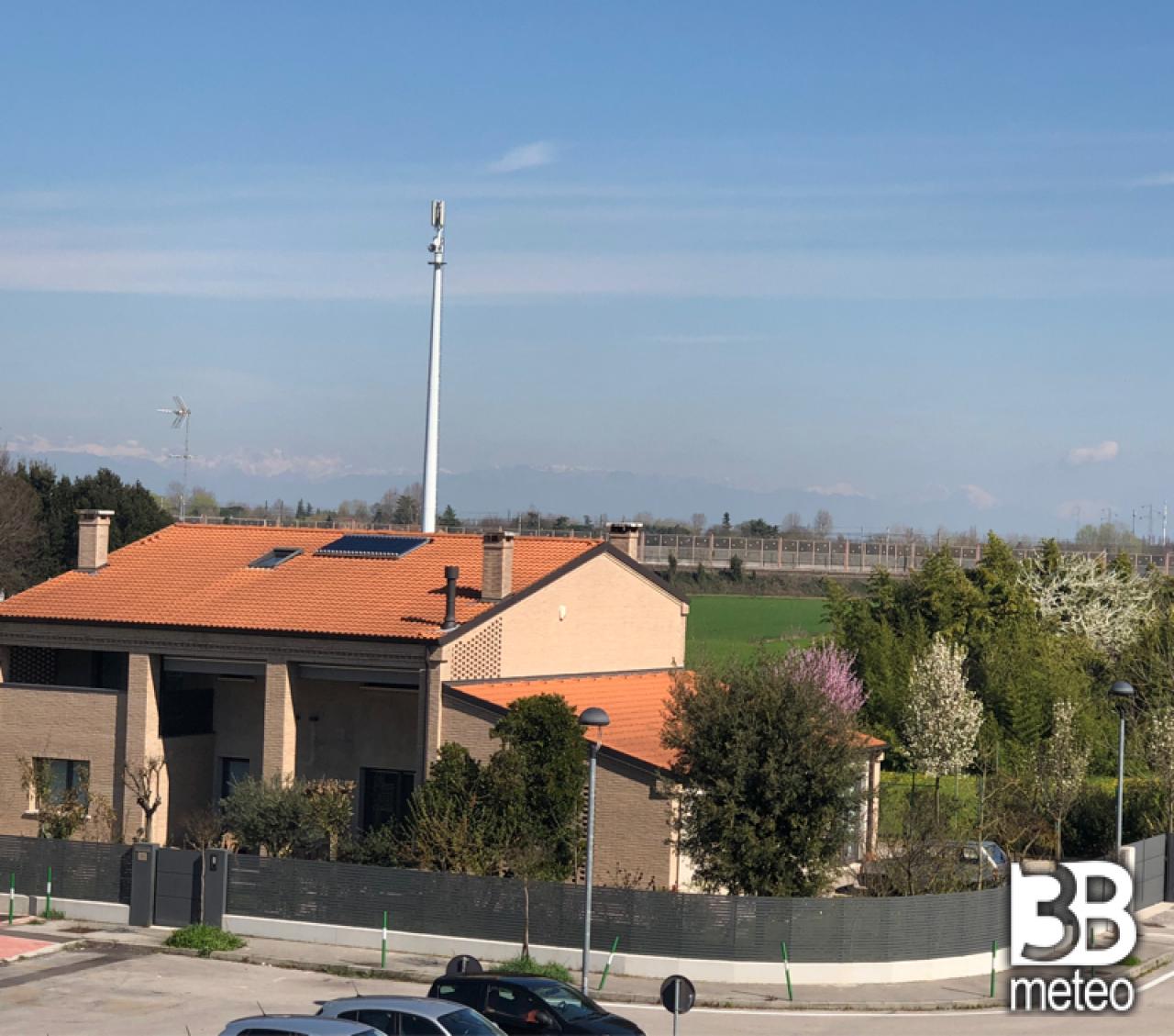 Foto Meteo Vigonza Cielo Limpido E Si Vedono Le Alpi In Lontananza
