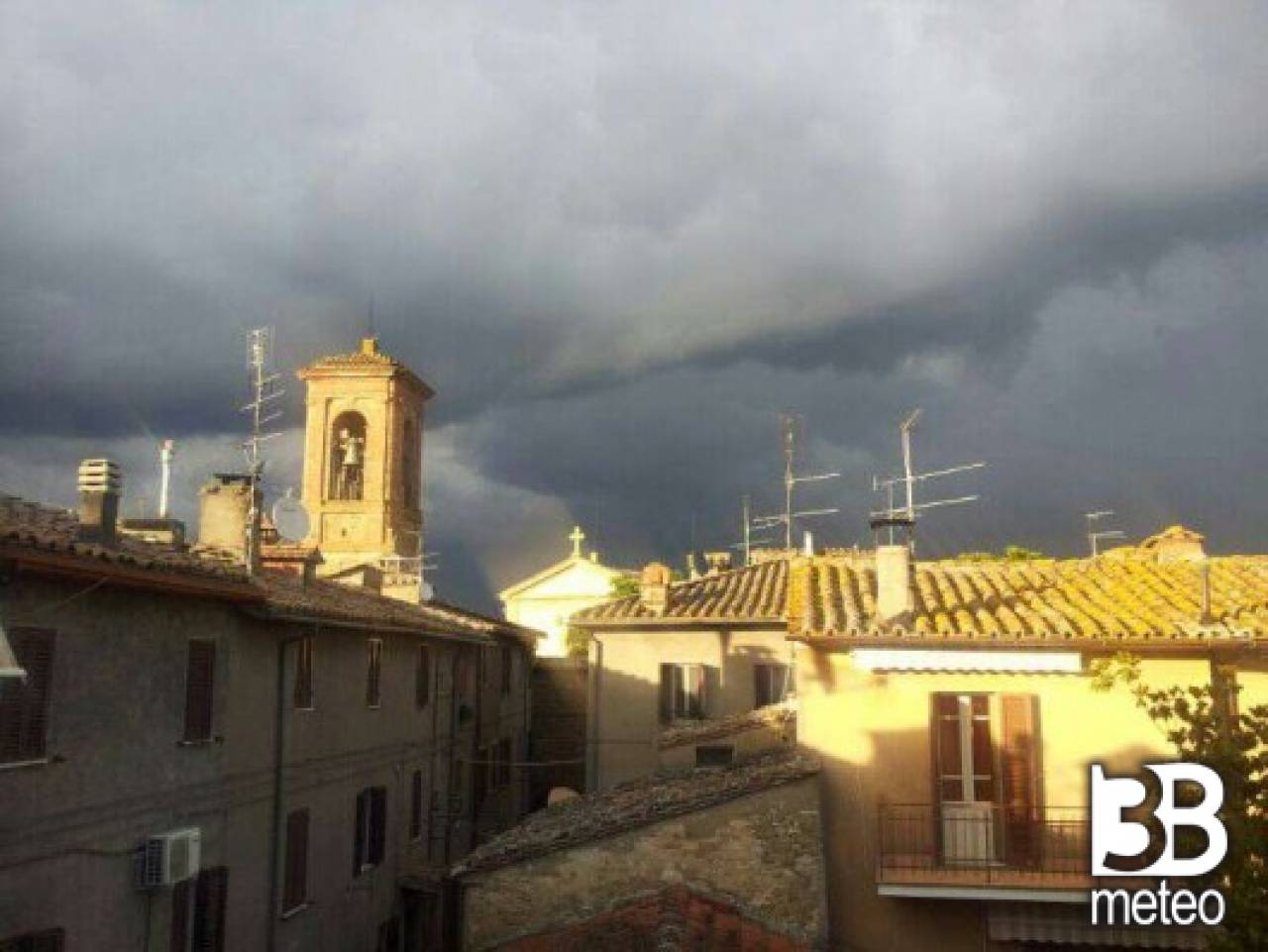 Meteo Perugia: molte nubi giovedì, piogge venerdì, qualche ... - 3bmeteo