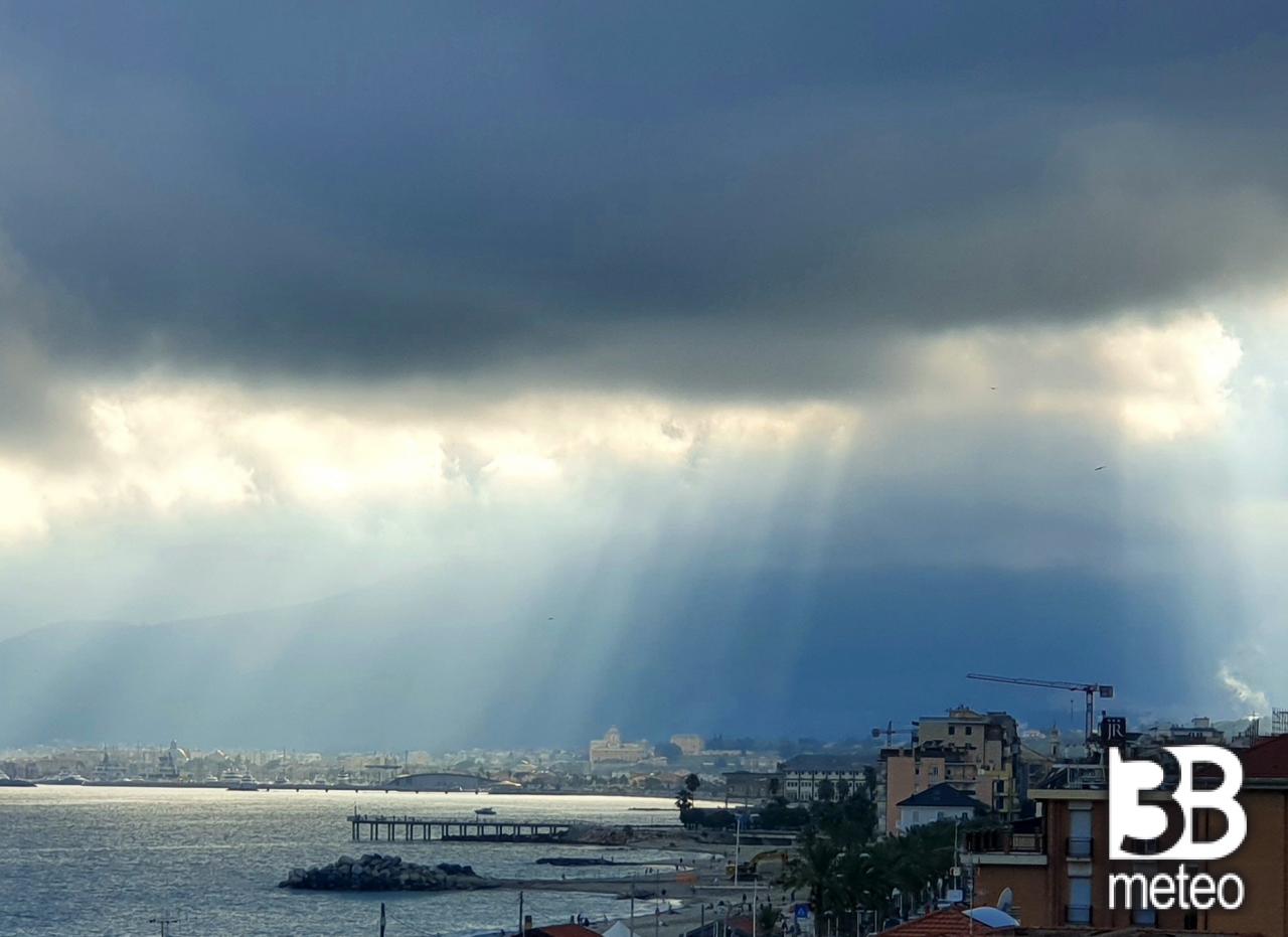 Foto Meteo Nuvola Sul Porto Di Loano 3B Meteo foto-meteo-nuvola-sul-porto-di-loano-3b-meteo