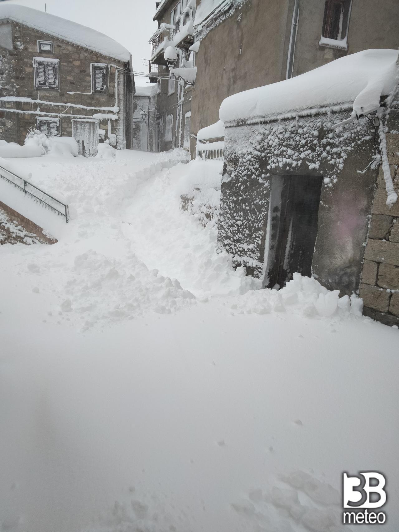 Foto Meteo Neve Nei Vicoli Di Castelguidone 3B Meteo