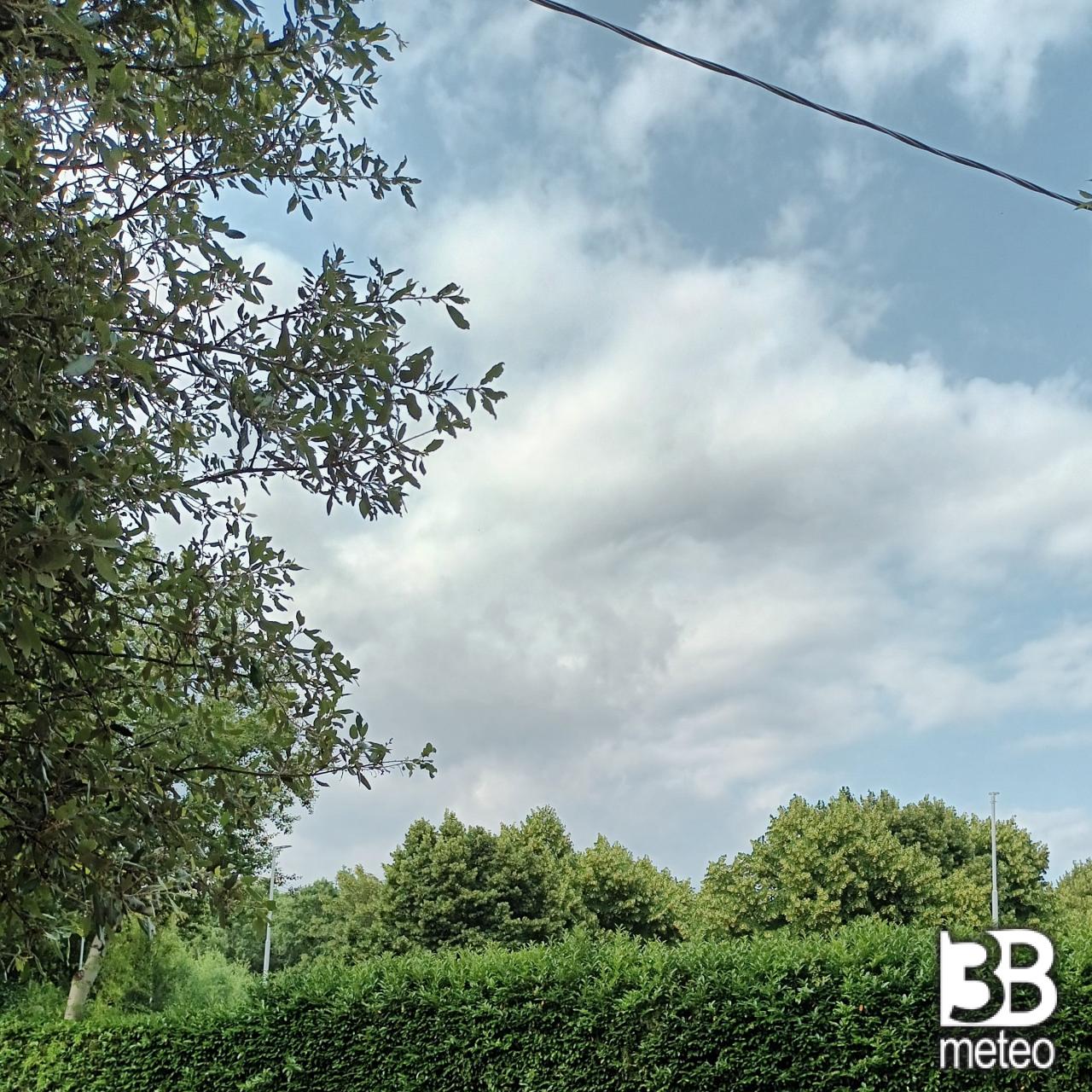 Foto Meteo Fotosegnalazione Di Viterbo Sud Est 3B Meteo foto-meteo-fotosegnalazione-di-viterbo-sud-est-3b-meteo