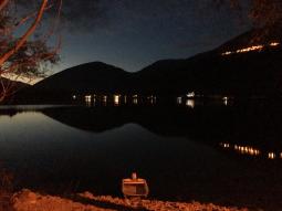 Vista del lago sera di agosto 