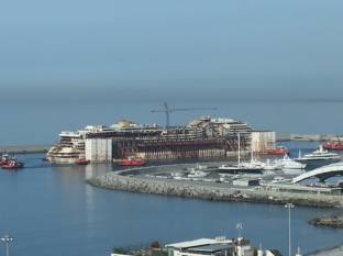 Ingresso porto di Genova