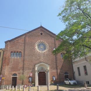 Vercelli centro - chiesa di san paolo. splende il sole sulla citta'