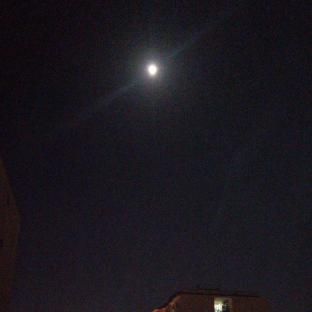Luna piena senza nuvole