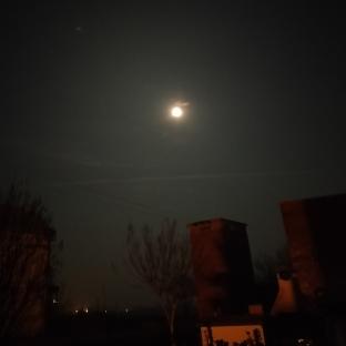 La luna ci illumina