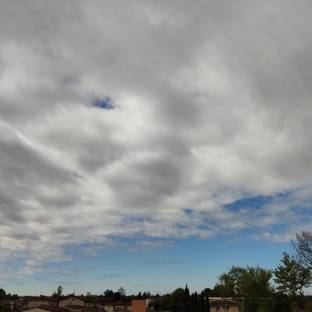 Nuvole grigie e azzurro......