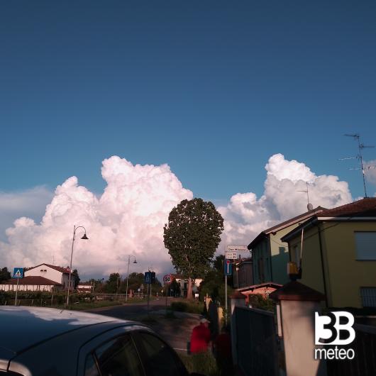 Nuvola al orizzonte
