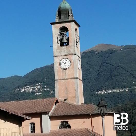 Cortenova sullo sfondo alpe giumello
