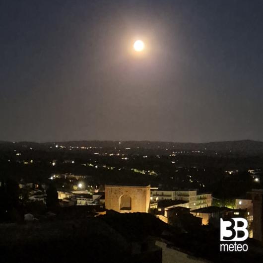 sereno con luna piena