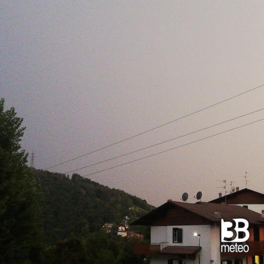 Ama temporali in lontananza
