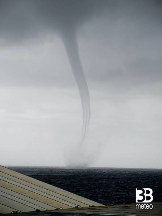 Tromba d'aria nel golfo