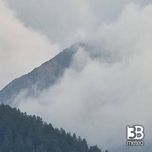 r.f monte banchetta avvolto dalle nuvole