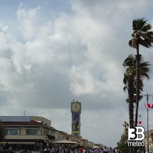 Nuvole su Viareggio