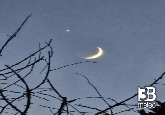 venere e falce di luna