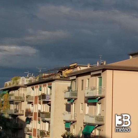 Nuvole scure sopra il garda