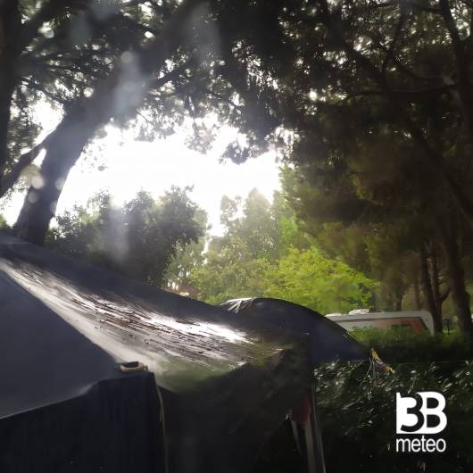 e piove e tuona un c'e' il sole come vu dite